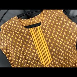 Women cotton tunic top size medium is size 8-10